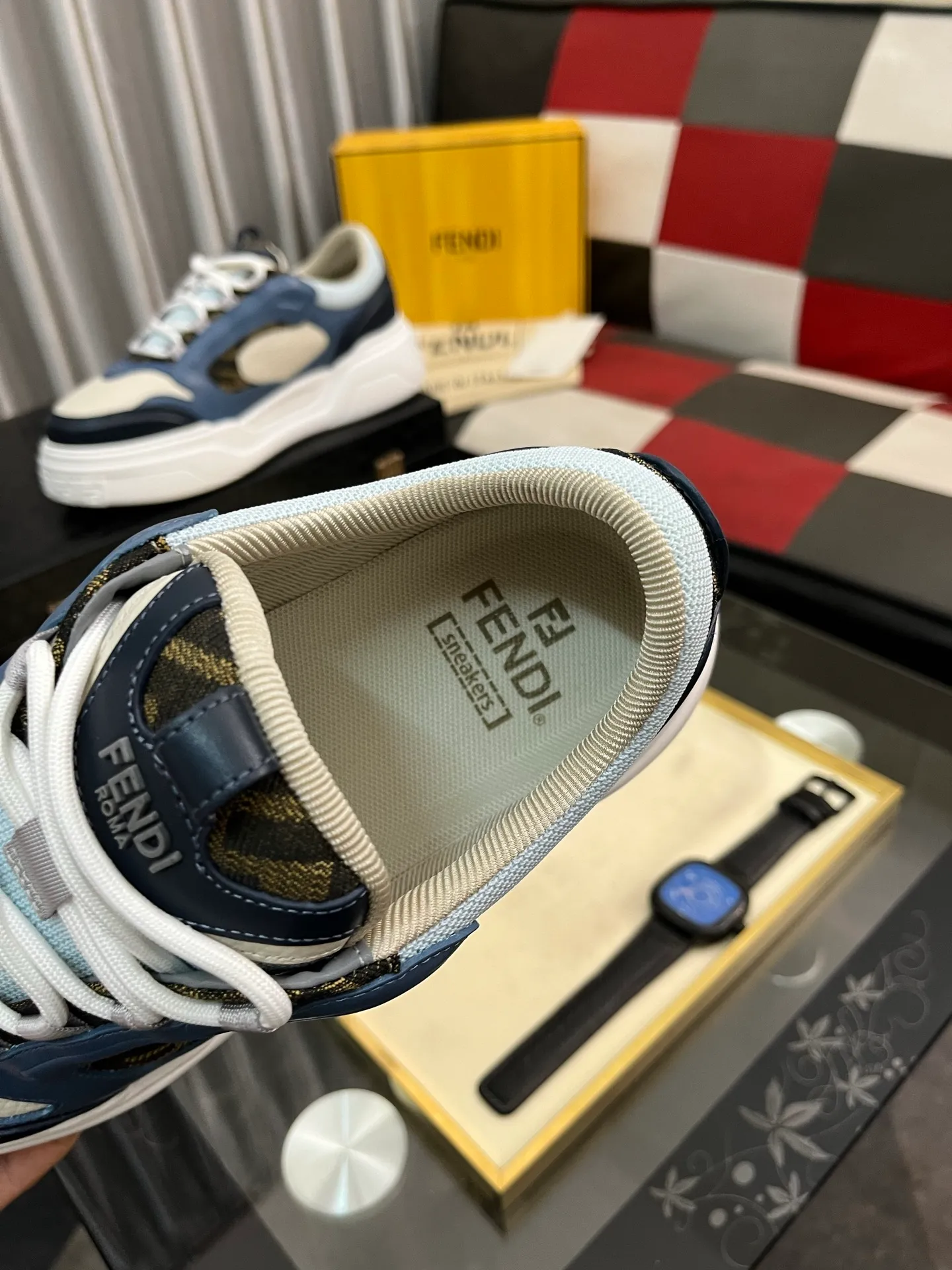 Men's Men's Shoes 💰680⌚️⌚️(Higher version) [Fendi] Fendi's latest casual shoes for men! Available at counters simultaneously! A one-to-one replica of the original. Made entirely of imported top-grain calfskin, the interior is made of top-grain water-dyed cowhide, and the original factory-supplied rubber outsole. Leading new fashion concepts. Matching code: 38-44. 45 can be customized and non-returnable!